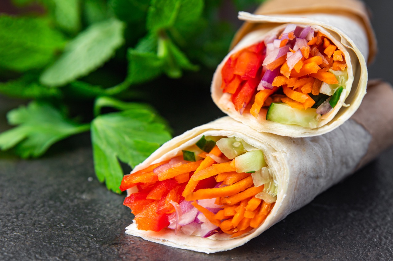 Humus tortilja sa svežim povrćem